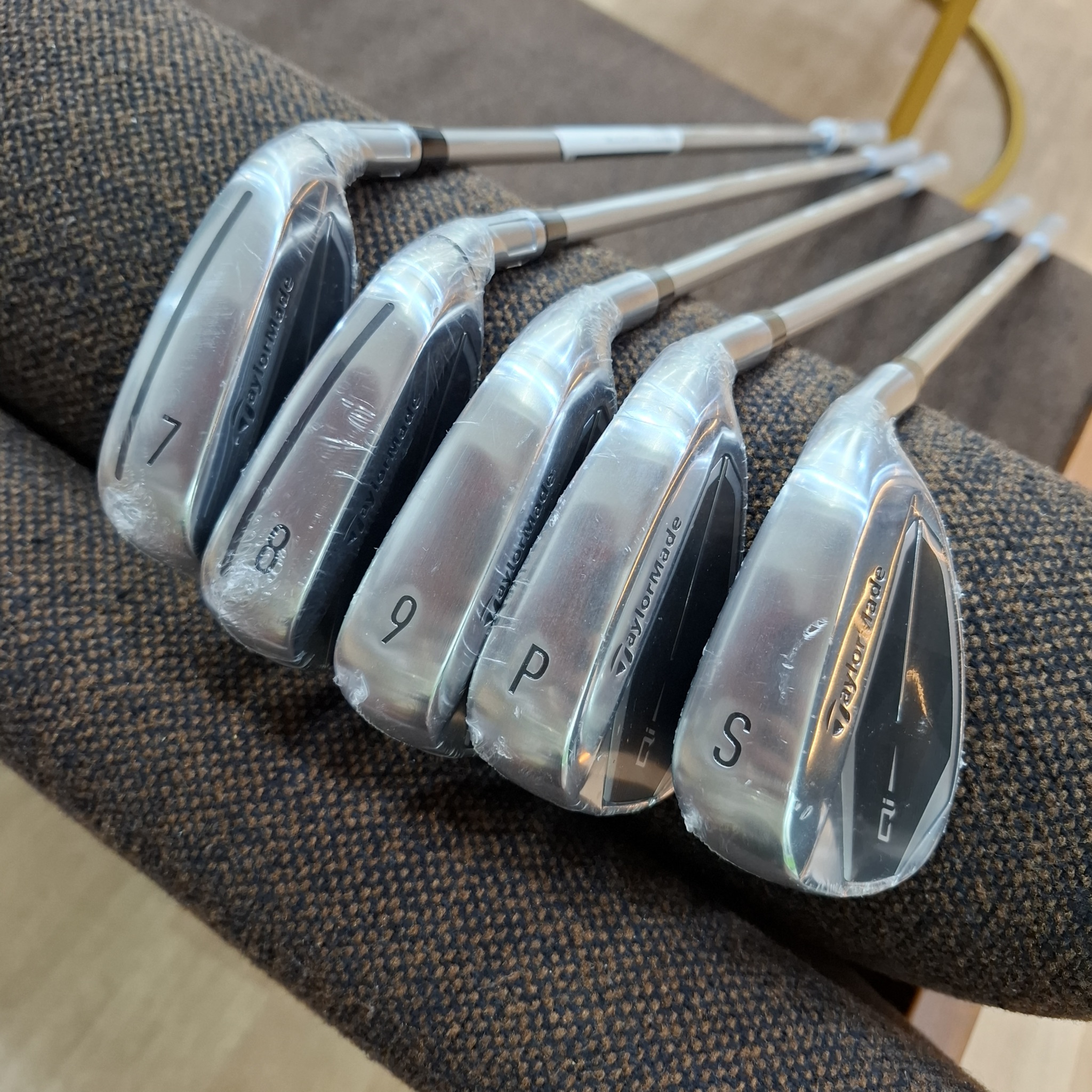 New Taylormade Qi Lady Irons set - Image 3