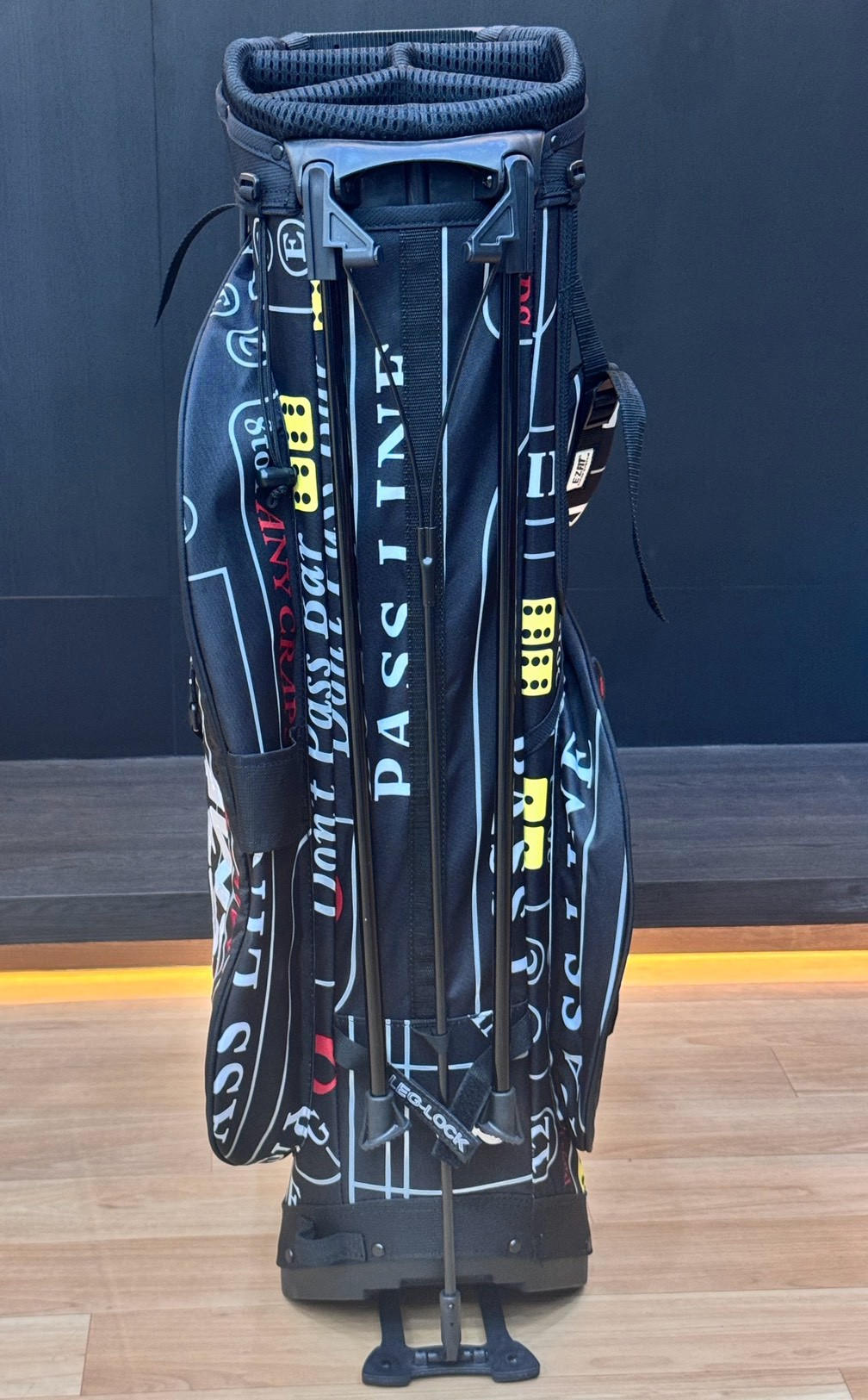 Scotty Cameron Pathfinder - Midnight Gambler Stand Bag - Image 4